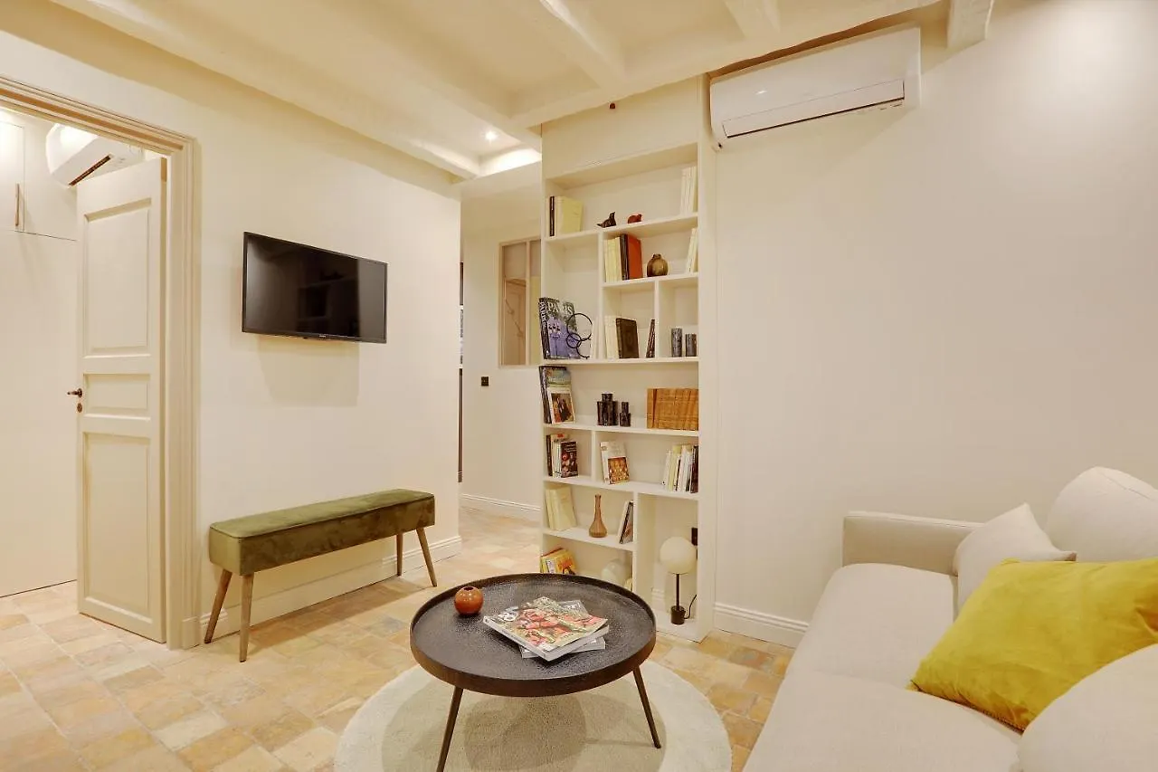 Elegant Apartment In Le Marais Paříž