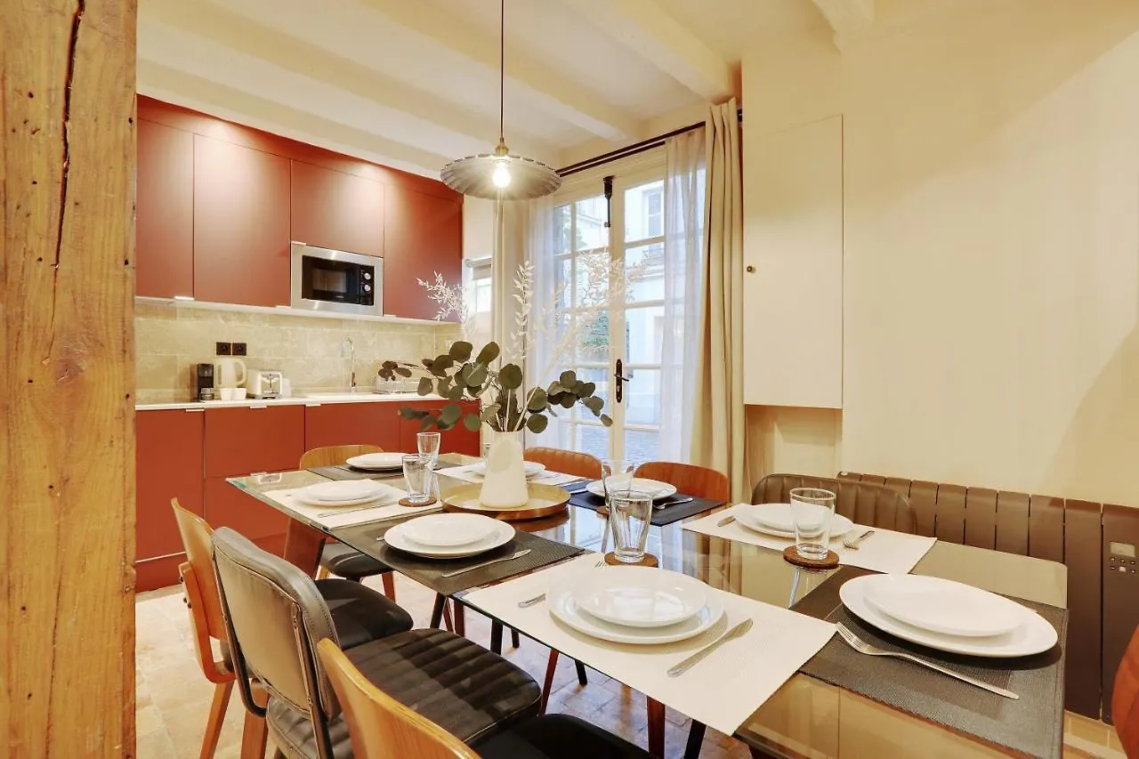 Elegant Apartment In Le Marais Paříž