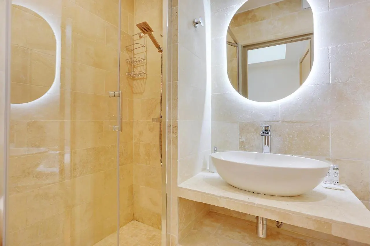 Elegant Apartment In Le Marais Paříž