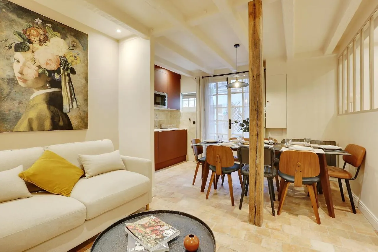 Elegant Apartment In Le Marais パリ
